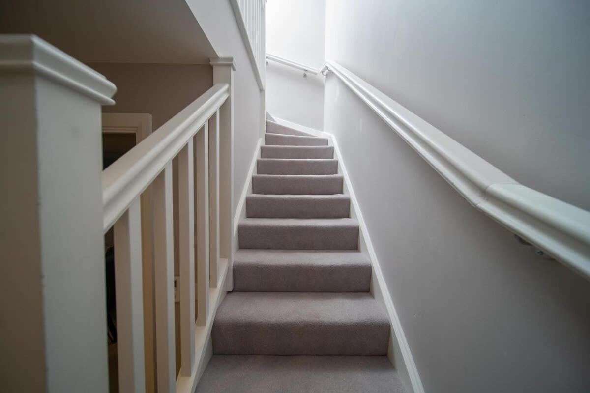 Deluxe Apartment Near Cabot Circus W Parking Sleeps 5 布里斯托 外观 照片
