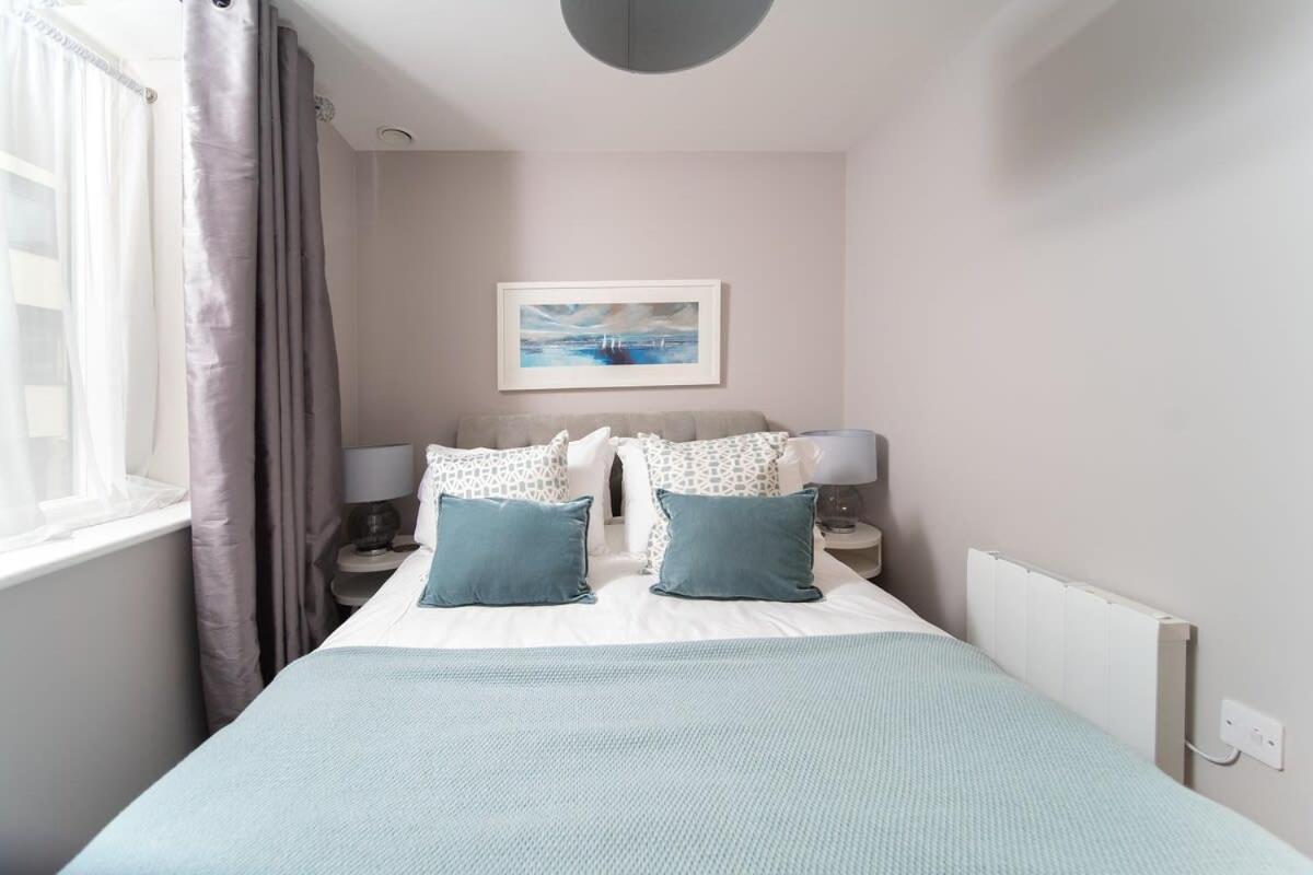 Deluxe Apartment Near Cabot Circus W Parking Sleeps 5 布里斯托 外观 照片