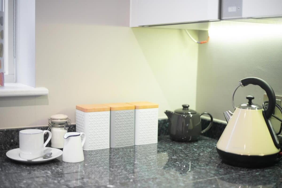 Deluxe Apartment Near Cabot Circus W Parking Sleeps 5 布里斯托 外观 照片