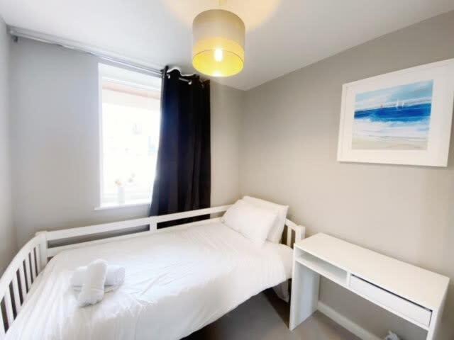 Deluxe Apartment Near Cabot Circus W Parking Sleeps 5 布里斯托 外观 照片