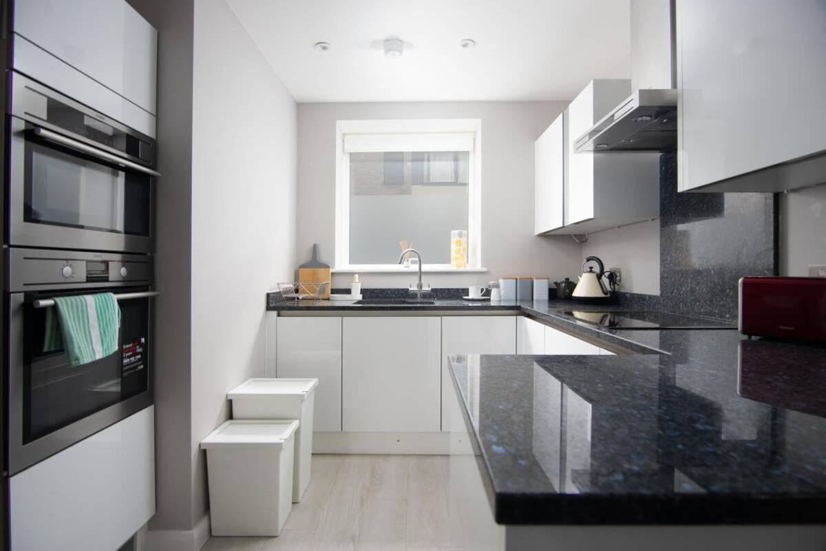 Deluxe Apartment Near Cabot Circus W Parking Sleeps 5 布里斯托 外观 照片