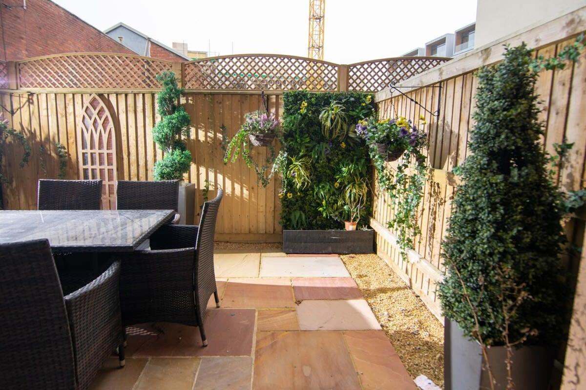 Deluxe Apartment Near Cabot Circus W Parking Sleeps 5 布里斯托 外观 照片
